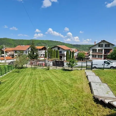 Large Luxury Chalet In Raduil, Borovets - Hot Tub, Views, Wi-fi Alpehytte *
