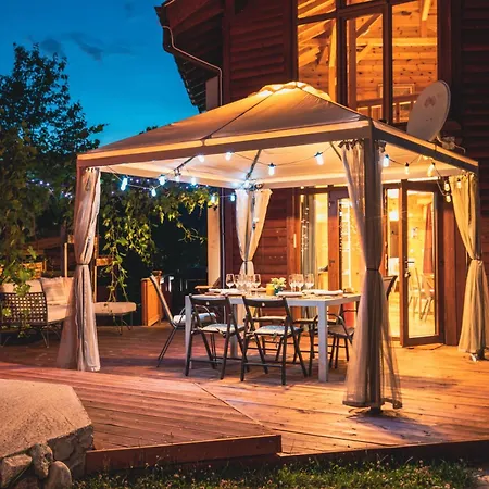 Large Luxury Chalet In Raduil, Borovets - Hot Tub, Views, Wi-fi Alpehytte