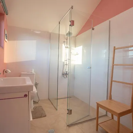 Large Luxury Chalet In Raduil, Borovets - Hot Tub, Views, Wi-fi