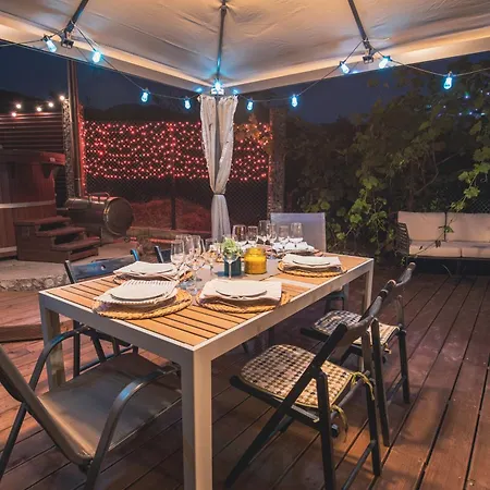 Large Luxury Chalet In Raduil, Borovets - Hot Tub, Views, Wi-fi Alpehytte